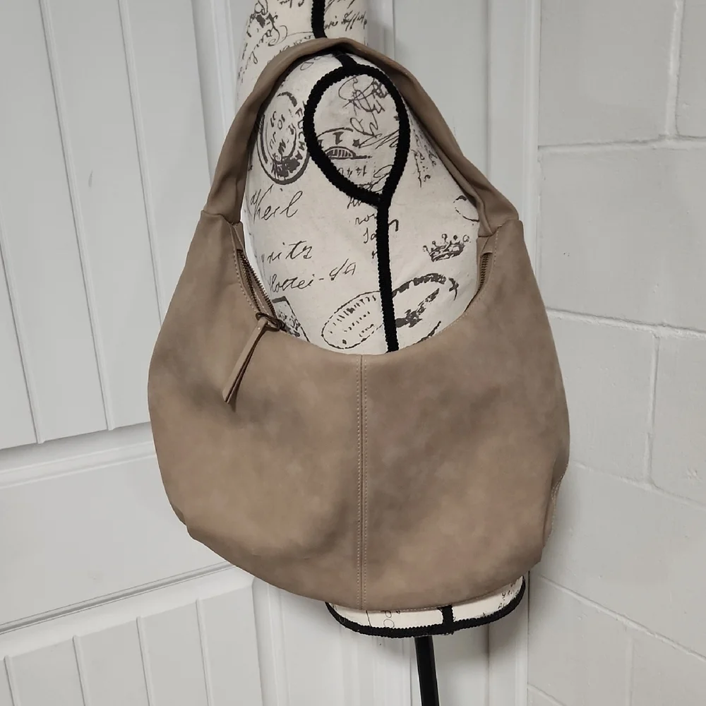 Universal Thread Tan Hobo Bag GUC
